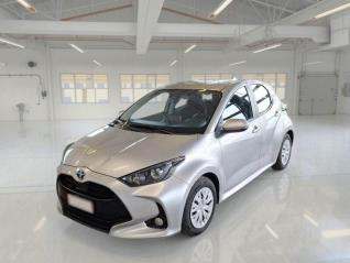 TOYOTA YARIS BERLINA HYBRID BUSINESS MY21